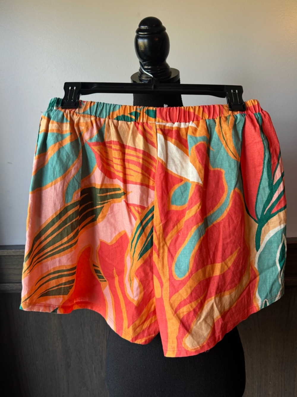 Vitamin A Multicolor Tropical Women linen blend Shorts NWT M - Picture 3 of 5